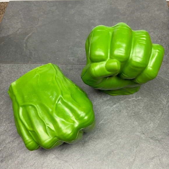 2014 Marvel Incredible Hulk Foam Fists Smash Punch Play Fun Kids - Picture 1 of 5
